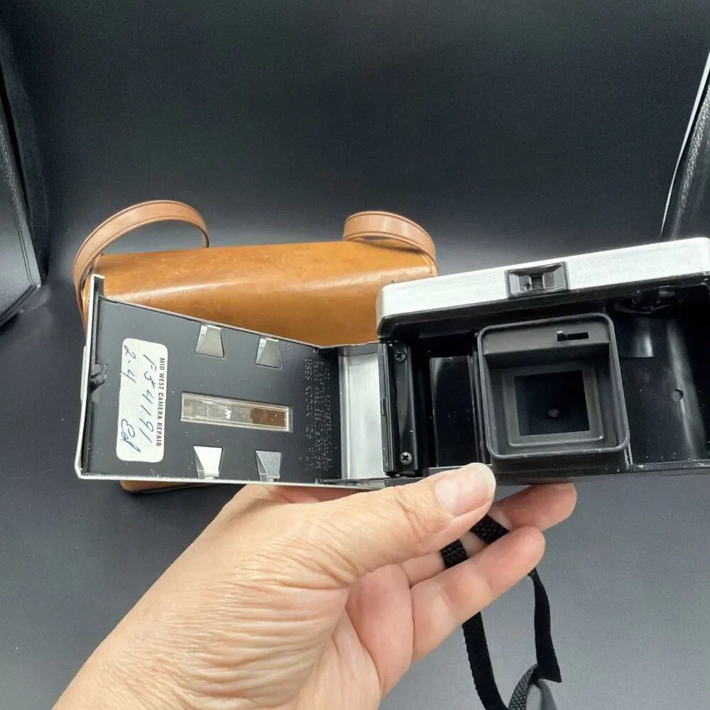 Kodak Instamatic 134 Camera With Case. Vintage 1960’s Made In USA Good Condition